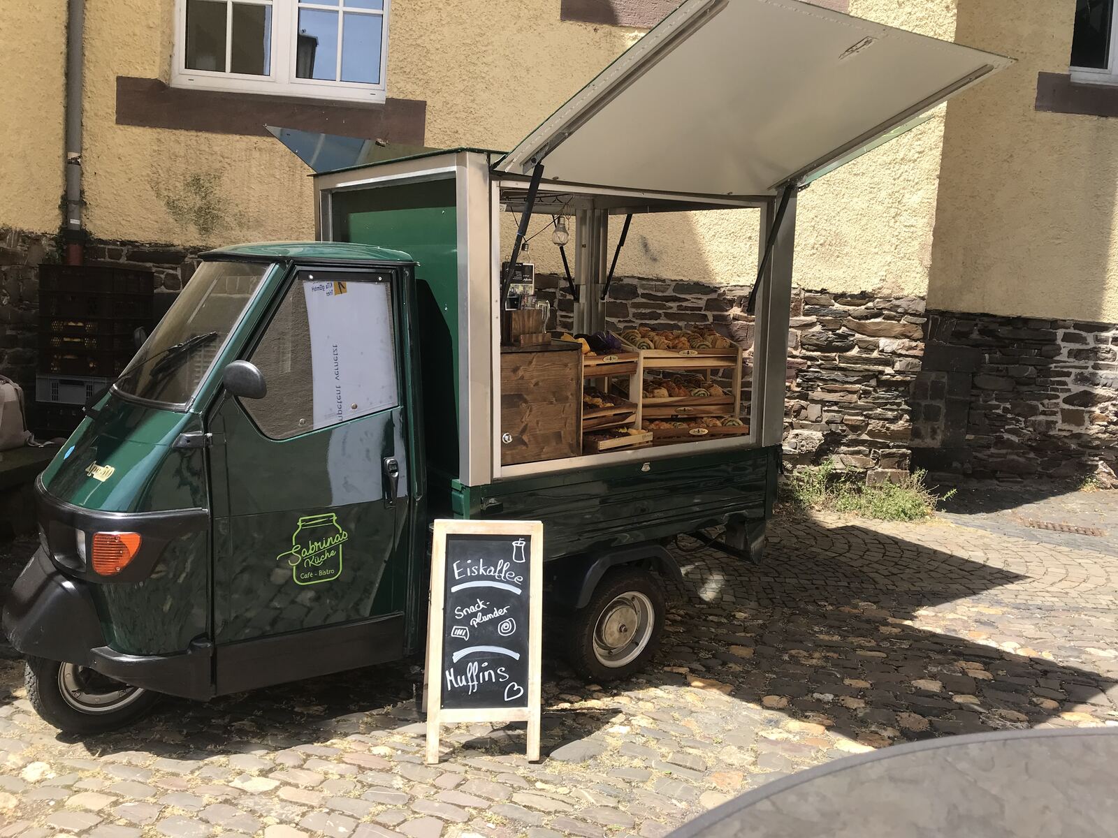 La Bottega mit Snacktheke und Tafel